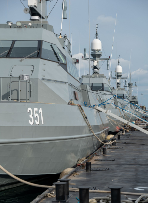 Photo de plusieurs navires HSI32 à quai