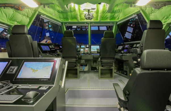 Photo du poste de pilotage d'un navire HSI