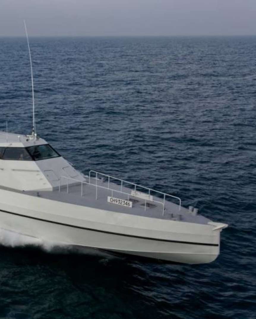 Photo de la proue du navire HSI25 en mer